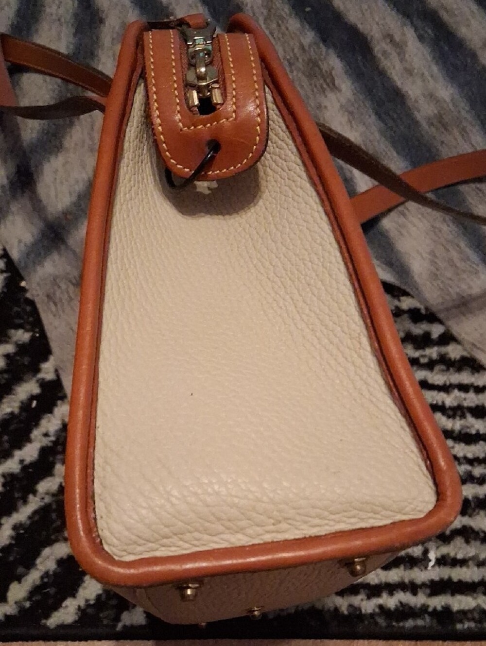 Exceptional Vintage AWL  Dooney & Bourke  Leather Satchel / Shoulder Bag ( GEM ) - Picture 6 of 15
